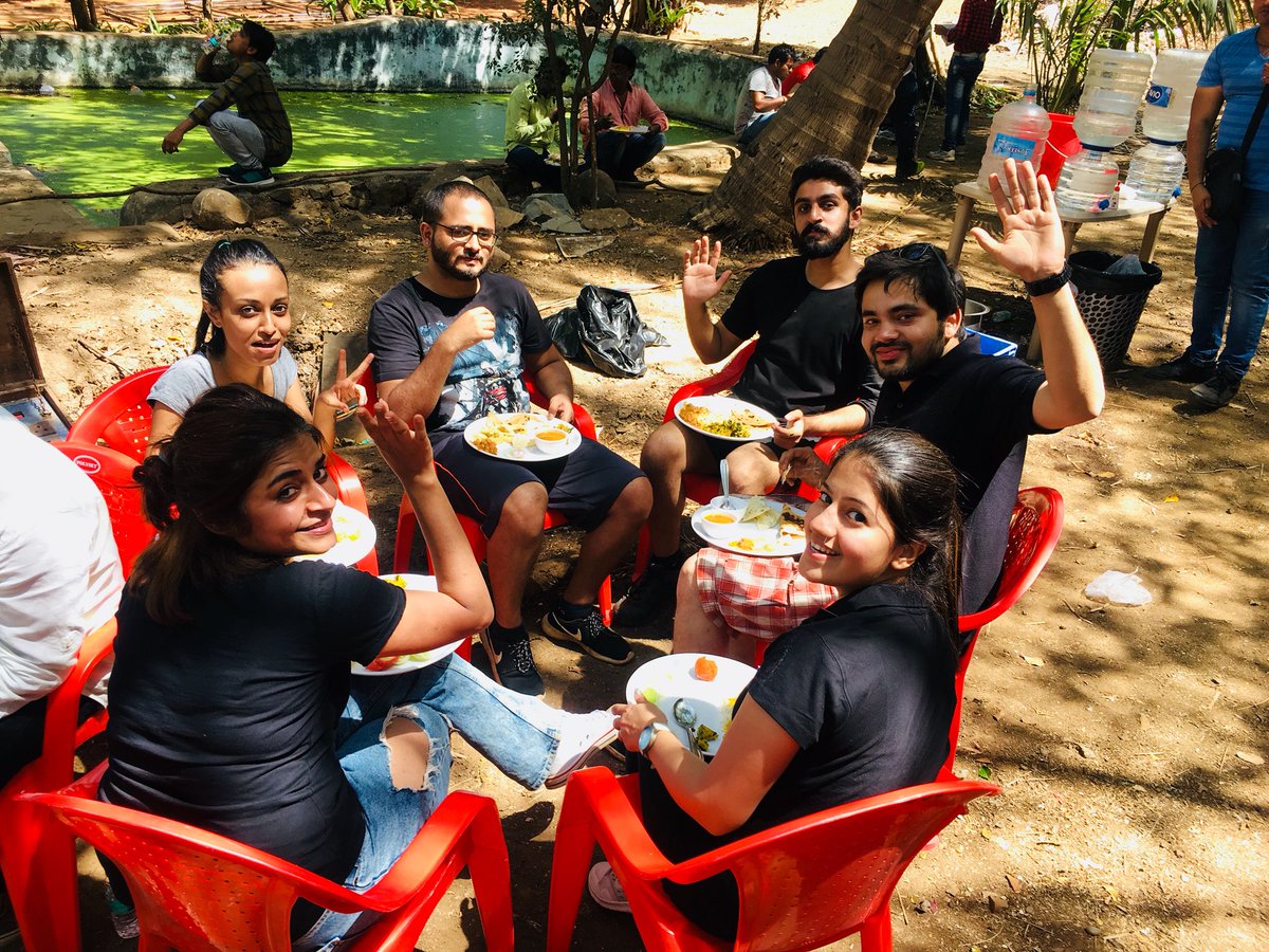 monozygotic's tweet photo. Pehle pet puja… phir kaam duja! #Monozygotism #ShootDiaries https://t.co/CrNcdaTGto