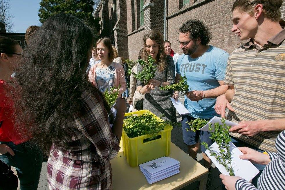 sfcbreda's tweet photo. 'Vrees niet'! Palmzondag komt eraan! Een mooie dag om met jongeren bij elkaar te komen! Samen met bisschop Liesen vieren we de H. Mis en gaan we ons verdiepen in het thema van deze dag: "Vrees niet (..)" Lc.1,30 https://t.co/k78Ht9d3iz https://t.co/pqKLzxmDVF