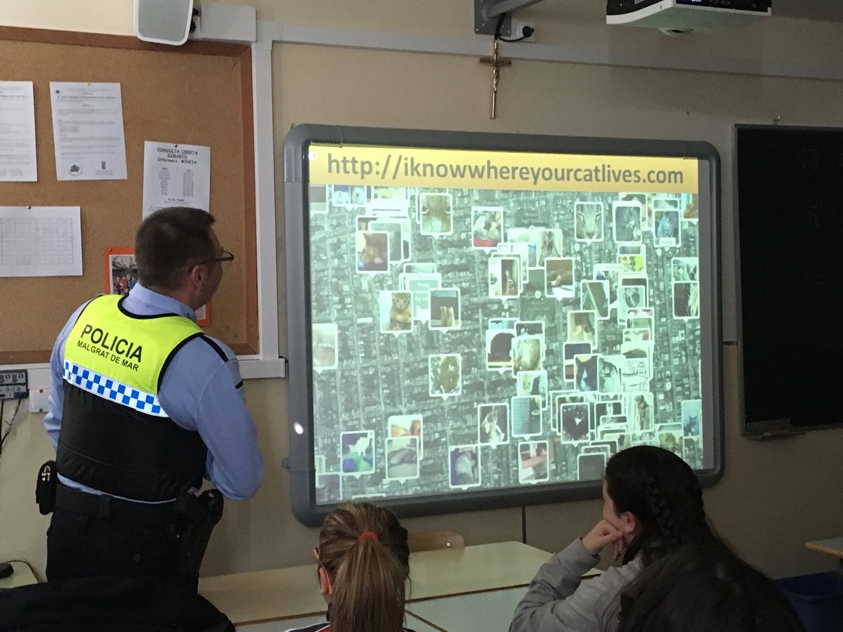maristeschanel's tweet photo. Els perills d’internet. Xerrada molt interessant a càrrec de la @PoliciaMalgrat . Gràcies per avisar-nos dels perills i donar-nos eines per minimitzar-los. #internetsegur https://t.co/H5L2o2UgzY