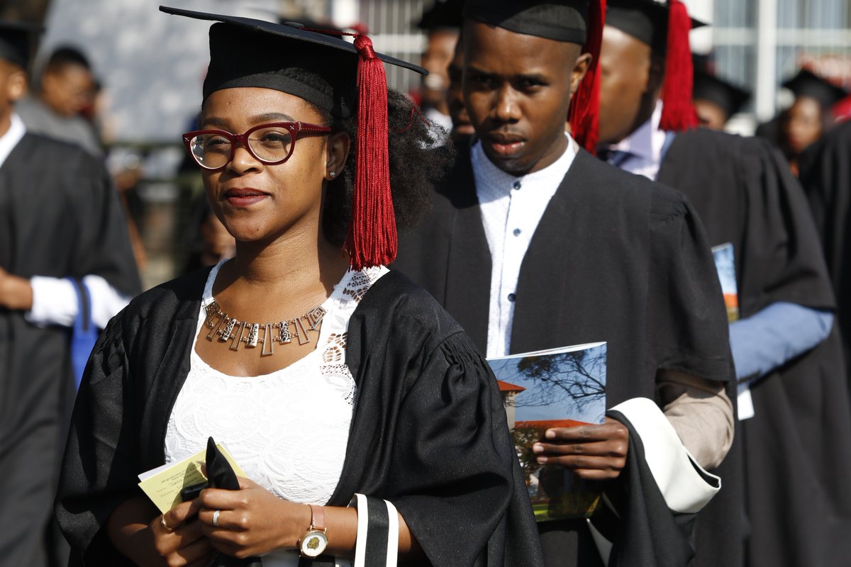 UFSweb's tweet photo. Soon-to-be graduates warm up for Autumn graduations https://t.co/nPmVaClR7G #UFSAutumnGrads18 #UFSGraduations https://t.co/WdG5XCRiq1