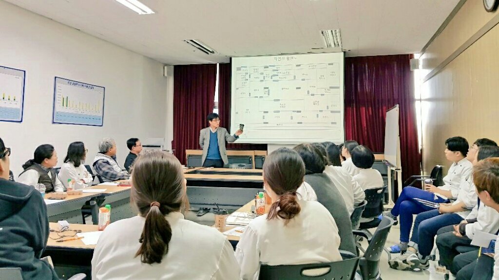 찾아가는 현장 위생교육!! 식품안전관리를 위해 식품제조업소 [(주)쇼콜라이삭]를 대상으로 위생교육을 실시하였습니다. #식품안전도시성남 #성남시 식품안전과~^^