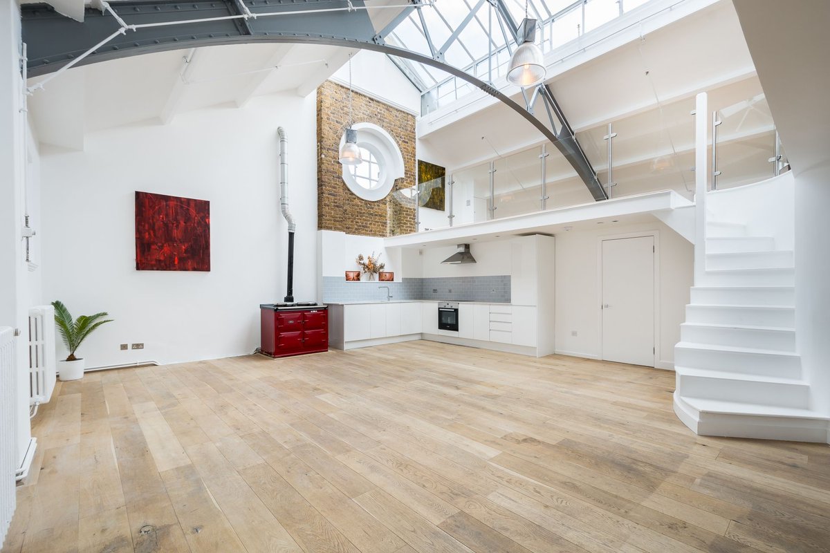 #Clapton is on the forefront of inner London gentrification making it one of the hippest parts of London and one of The Sunday Times Best Places to Live in 2018. Take a look at our homes in the area: socsi.in/SAkQ2 <a href="/TheSTHome/">Sunday Times Home</a> #STBestPlaces socsi.in/zEU7Q