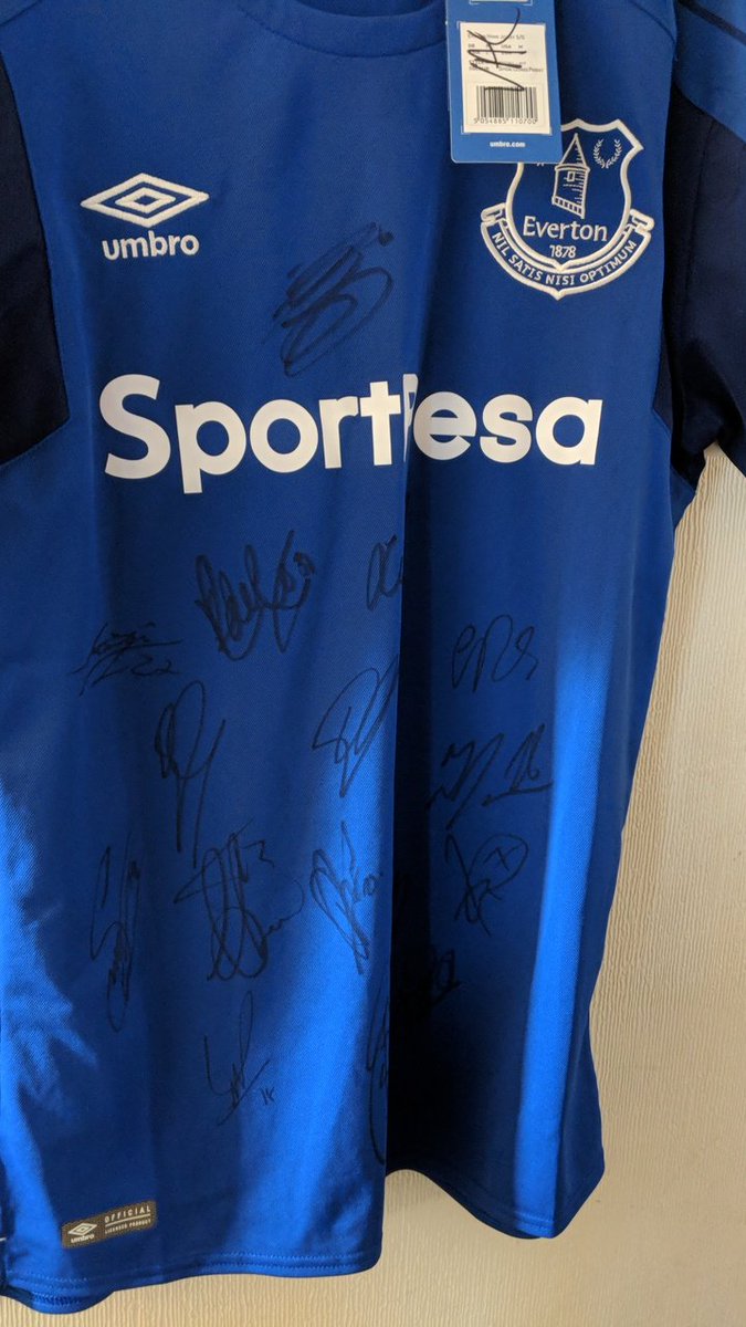 mozman1981's tweet image. m.facebook.com/story.php?stor…
Thank you everton fc for the signed shirt. We are starting an auction today.
@Vickiarcher1 @AimeeJones_Star
@severnhospice @BBCShropshire @adamgreen30 @Rivkid00 @SiMac_PT @bigdaveclegg @lolly2510 @MaddyTenovus
 #signedshirtauction
#evertonfc
#TeamMoz