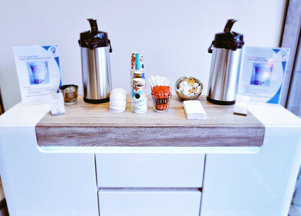 News: Heute wurde die neue Kaffee- und Teestation im Eingangbereich des <a href="/hotelkoeln/">PhiLeRo Hotel Köln</a> aufgebaut • Bei uns gibt's rund um die Uhr kostenfrei Coffee &amp; Tea zum mitnehmen • philerohotel-koeln.de #ThrowbackThursdays #news #coffee #Köln #AnugaFoodTec2018