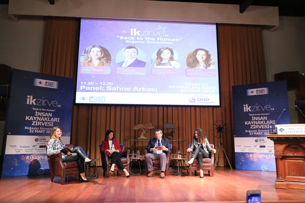 Günün ilk panelinde "Sahne Arkası" başlığını konuşmak üzere İK Lideri Seden Öngör moderatörlüğünde Tat Gıda İK Direktörü Sertaç Erenmemişoğlu, Enerya İK Direktörü Berna Tuncel ve British American Tobacco Türkiye ve Kuzey Afrika İK Direktörü Gökçe Kulak sahnede! #ikzirve18