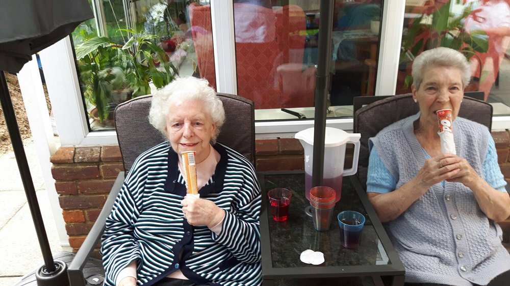 HealthInnovYH's tweet photo. New @PSCollaborative case study: @PS_Oxford Reducing urinary tract infections in care homes by improving hydration | #UTIs 2nd most common infection in care home residents https://t.co/dvVLW9kO9I #CareHomes #PatientSafety #PSCDeterioration #NHW2018 @NHWeek @NHSEastBerksCCG https://t.co/e2OS51UjYM
