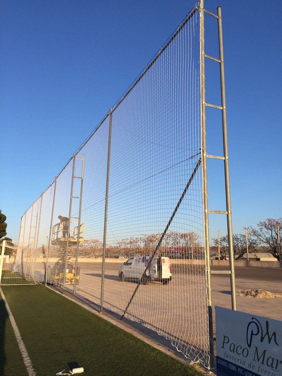 vimassport's tweet photo. #FelizJueves😊
Semana de trabajo👷 en el Campo Municipal la #Moleta de la @udvalldeuxo. En sus instalaciones ya disfrutan de las #redes perimetrales de #VimasSport ⚽
Consulta gama redes en nuestra #web. ¡En breve con + 🆕 #novedades en esta sección! ▶ https://t.co/ugfVGeyGSh https://t.co/F1PkbblLBq