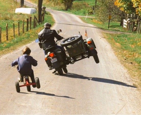 Motoscoot_net's tweet photo. Estoy tranquilo cuando mi niñ@ está con el abuelo, seguro que le enseña a moverse correctamente en la vida...
#detalpalotalastilla #abuelos #trazada #Older #nietos https://t.co/VdfHKqCzRE