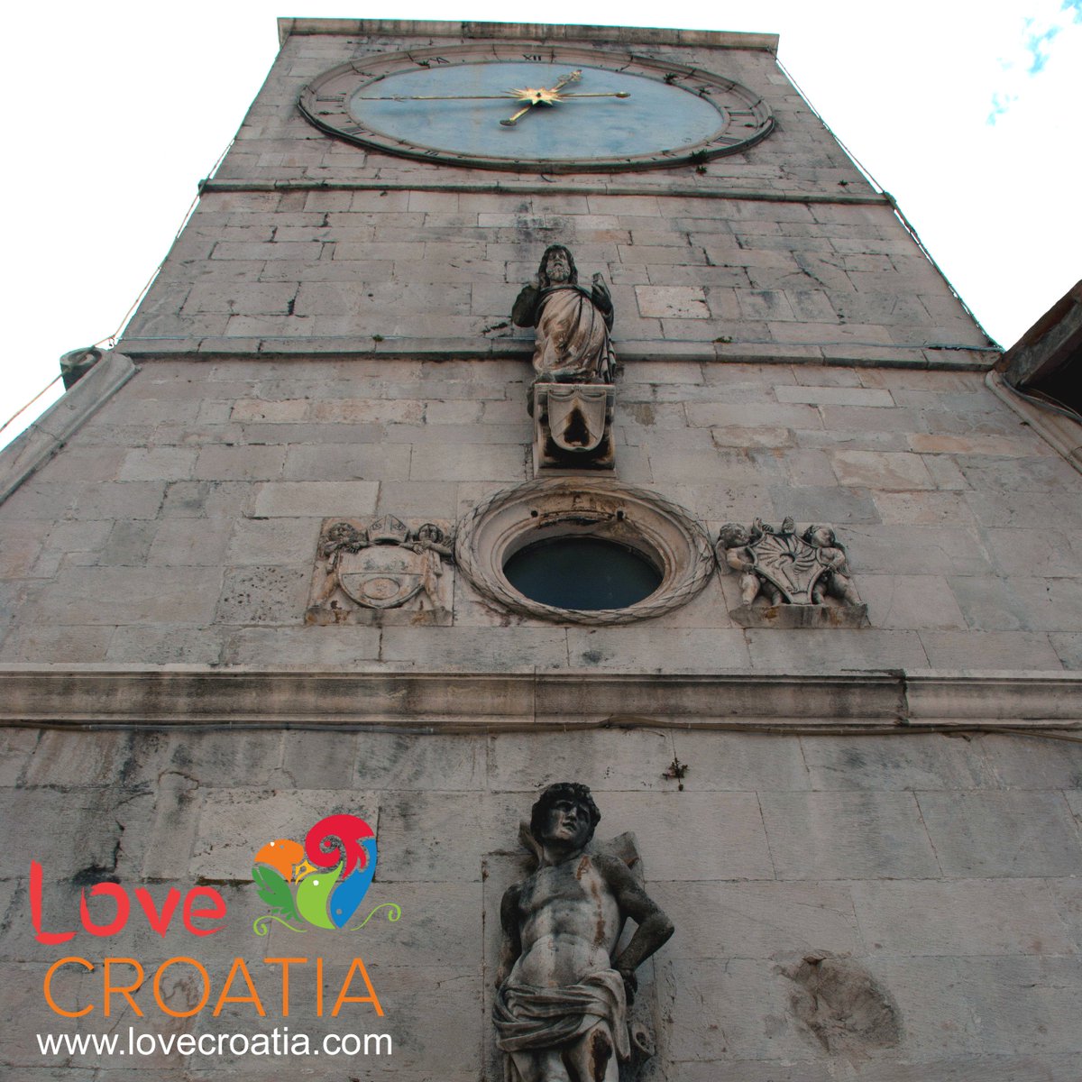 In Croatia you will find stunning ancient churches, towers, and sacred sculptures. 😍👌⛪️🏚️🏰      
.
#lovecroatia #AntenaZadar 
#zadar #croatia #europe #architecture #wall #city #pomorskaskola #hrvatska #unesco #town #sukosan #fosa #benkovac #split #pula #rijeka #dubrovnik