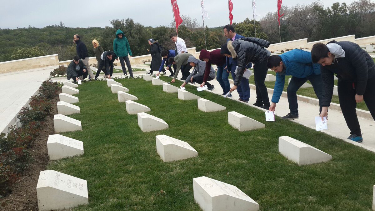 Mektuba Mektup Projemizin finalinde Türk Şehitliğimize, Anzak mektuplarını öğrencilerimizle biraktik...<a href="/EnverYucel/">EnverYucel</a> <a href="/nevzatkulaber/">Nevzat Kulaberoğlu</a> <a href="/nilcicek/">Nil Çiçek</a> <a href="/MuzeyyenBedel/">MüzeyyenBedelYalçın</a> <a href="/adilkurt9/">Adil Kurt</a> @ugurluedebiyat