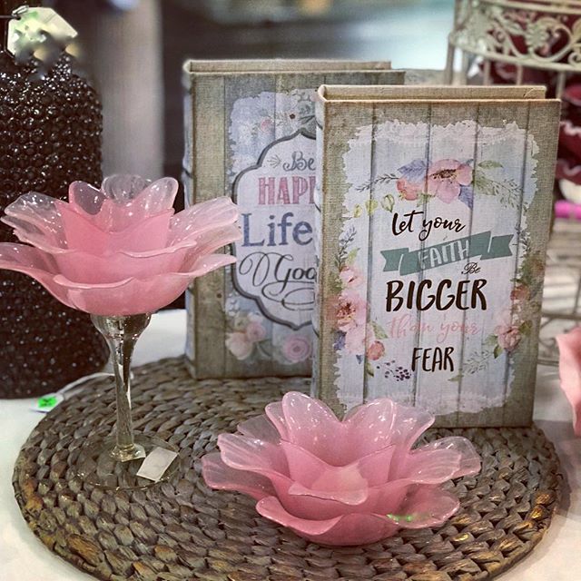 LamparasLuis's tweet photo. 🌸P R I M A V E R A🌸
-
#lamparasluis #lamparas #lampara #flor #libro #cajalibro #escaparate #escaparatismo #escaparatesmolones #ideasregalos #interior #instahome #instadecor #ideasdecor #interior123 #decor #decogroup #decohome #decorgroup #decorgroup_… https://t.co/R7a29bvCeN https://t.co/pv28HvUHdG