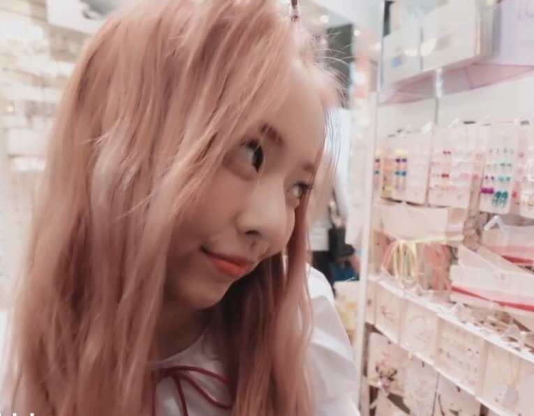 loonaquality's tweet photo. #비비 https://t.co/wiZ2qioQFg