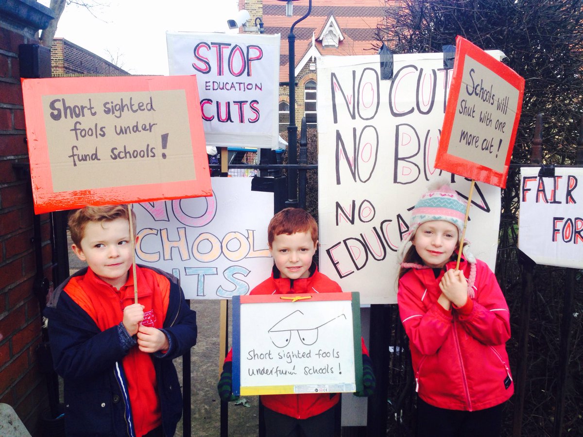 Only fools make cuts to schools! Protesting with the children <a href="/dulwichinfants/">Dulwich Infants</a> this morning to prevent #schoolcuts and force government to wake up &amp; invest in the next generation! #parentsteachersunite,#SaveOurSchools