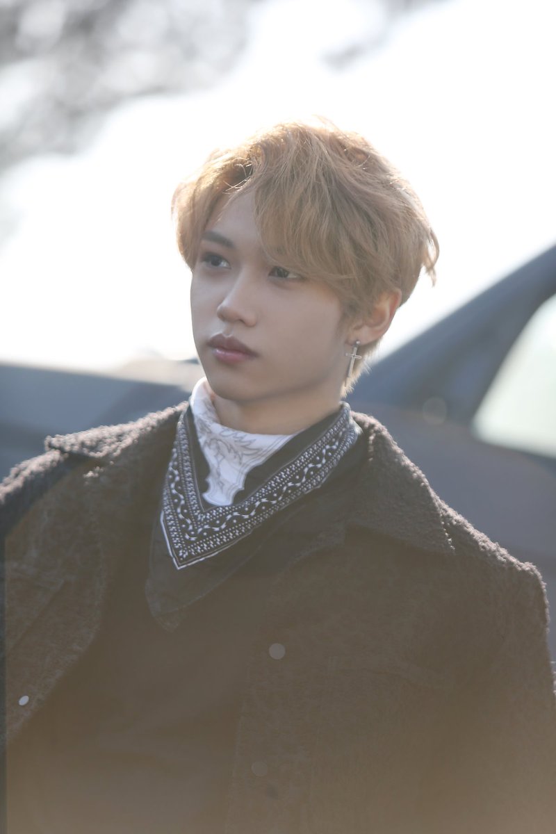 PICS] Stray Kids debut album <I am NOT> jacket shooting behind