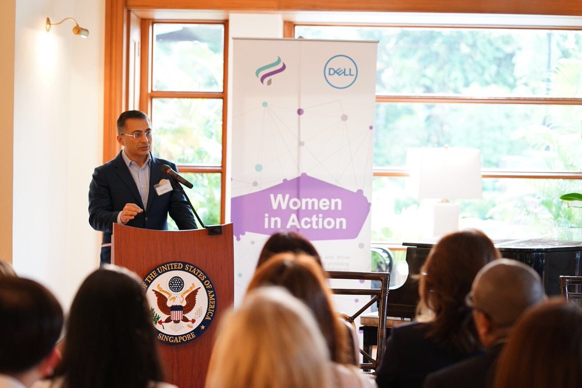 GuerinSophie's tweet photo. What does it mean to #PressForProgess ? It means advancing women into leadership and driving womenโs economic independence. Yesterday @Dell @RedWhiteBlueDot hosted a workshop and panel discussion on how we can #pressforprogres year round. #iwd2018 #iwork4dell https://t.co/Yw6xpv26MI