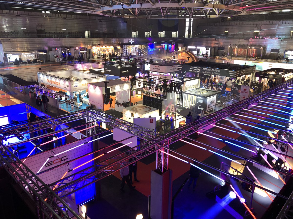 afialasociacion's tweet photo. ¡Tenemos más fotos de #Afial2018 que queremos compartir contigo! Y es que no puedes perderte estas nuevas imágenes del #SalónAfial, la feria de la #IndustriaAV. ¡Ya sabes que te esperamos en #AfialIbérico2019 y en #Afial2020! 🔜
👉 https://t.co/nXtBJxnEuB https://t.co/NR2QrWwZ1y