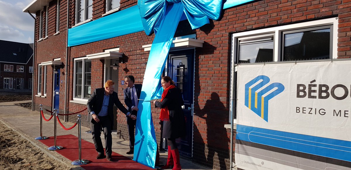 Gisteren zijn de 38 energiezuinige, sociale huurwoningen in Vinkeveen opgeleverd. De goede (BIM)samenwerking tussen alle betrokken partijen waaronder Bebouw Midreth en GroenWest hebben tot een mooi resultaat geleid. We wensen de nieuwe bewoners veel geluk in hun nieuwe woning!