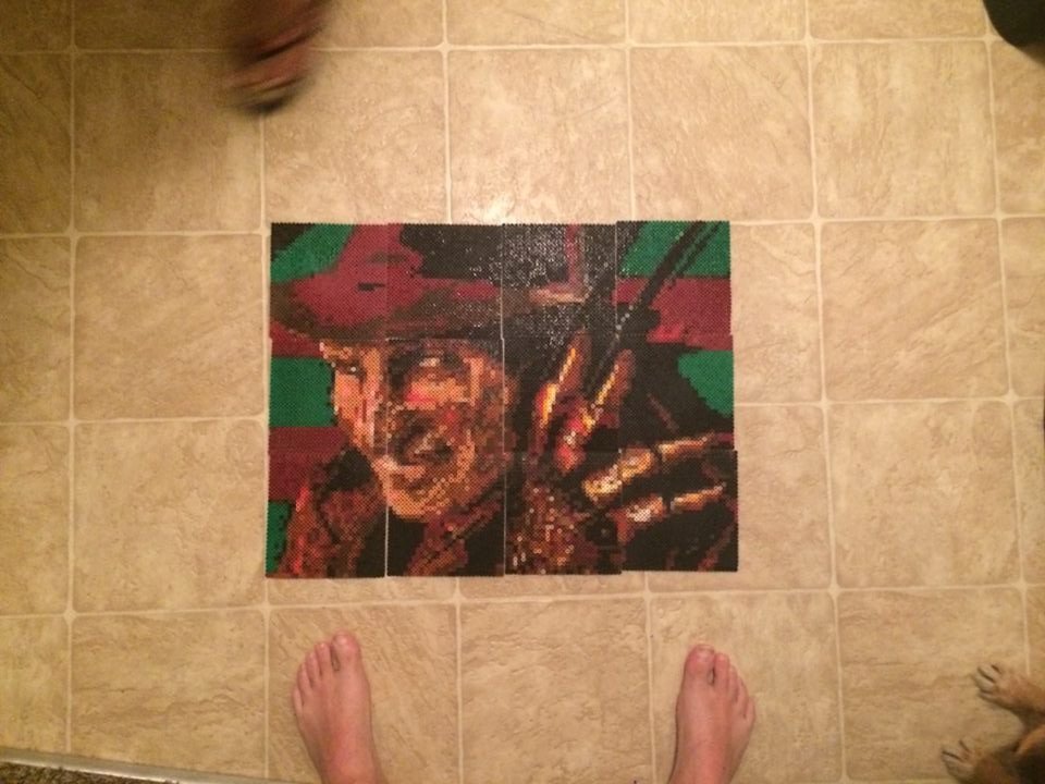 AprilFrench40's tweet image. This is actually my first ever portrait.  @RobertBEnglund 2 feet wide and 1 1/2 ft tall.  my friend, who was working on a project with Robert at the time @Matthewmastrella bought it from me.