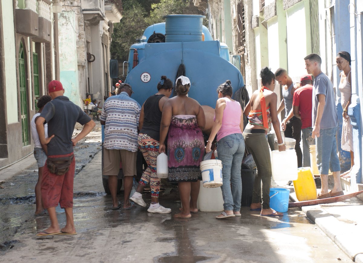 ContentSuitcase's tweet image. Even in the heart of Havana, locals can find themselves without any water until the water truck arrives. 

Besides the little inconveniences we had a great stay in #Cuba and loved meeting the people! 

#WorldWaterDay #Travel