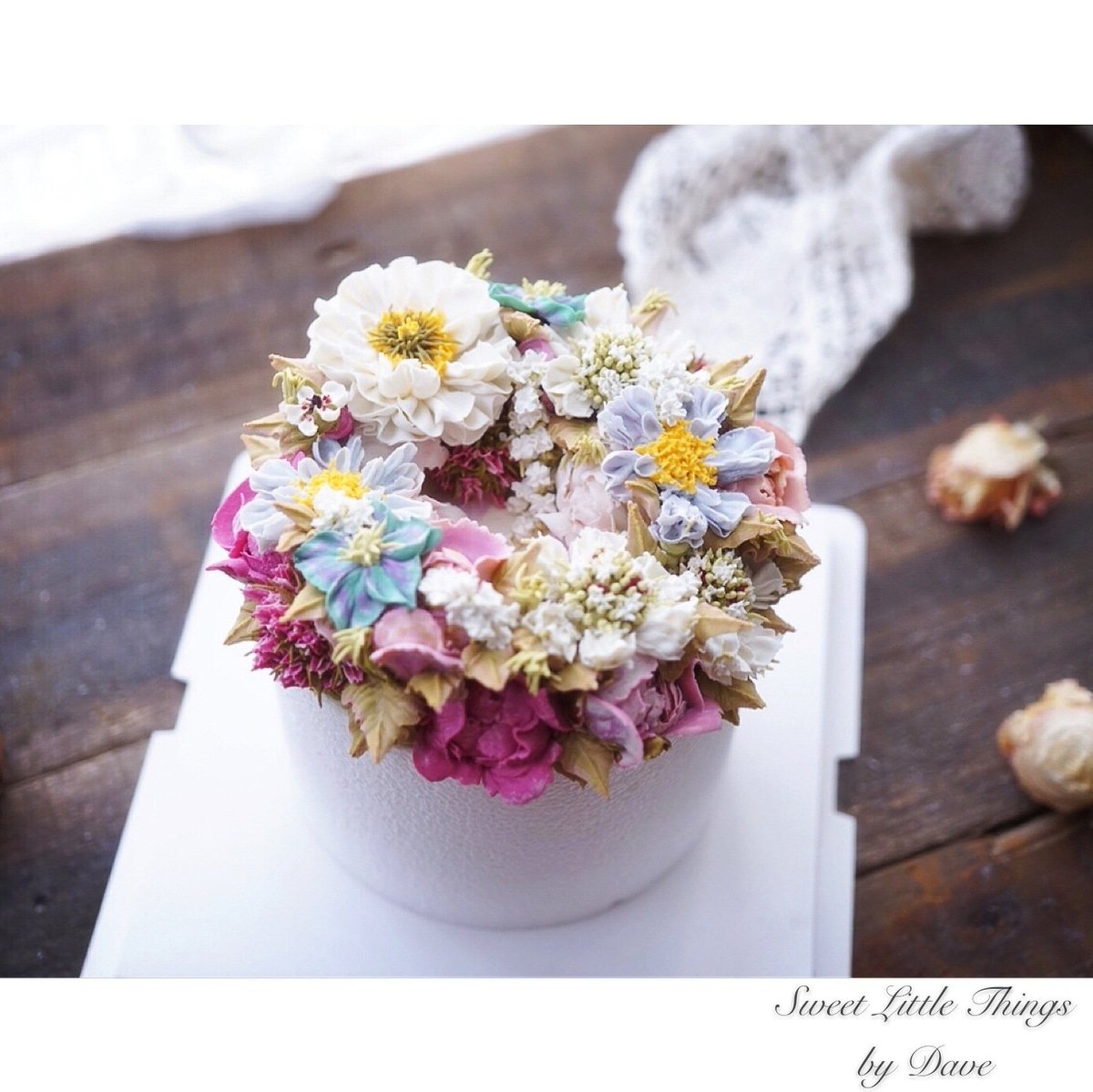 DaveYan1's tweet photo. @thewashingup Yep, buttercream flowers 😉 https://t.co/KcgxFseQOE