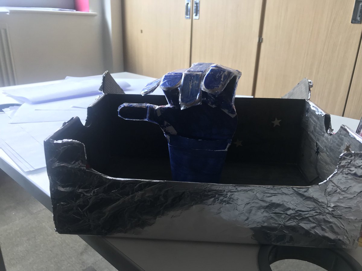 abriggswriter's tweet photo. Great day at @LRCEllisG yesterday where to students made their own IRON FIST gadget! #theinventory #books https://t.co/GY3UQyZgan