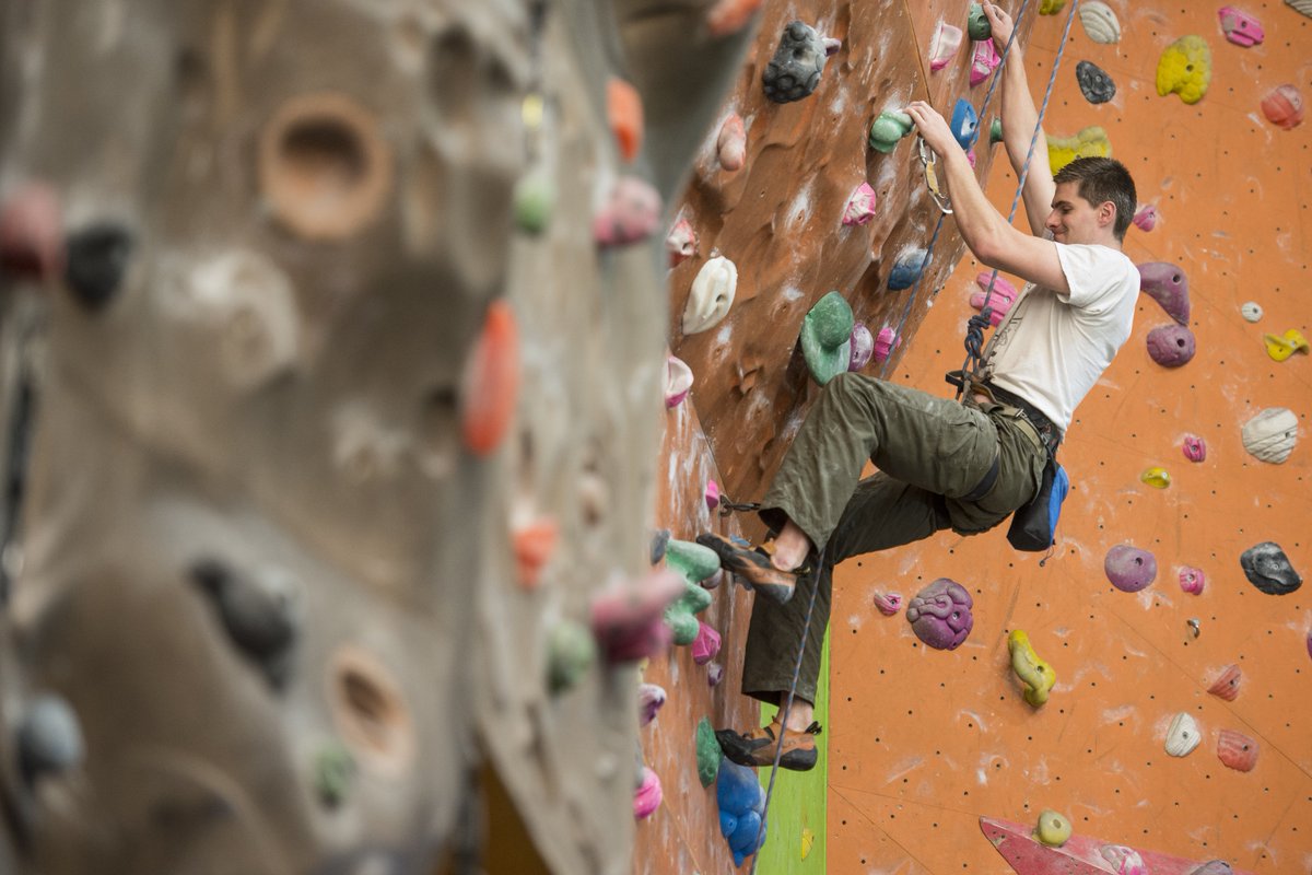 New figures from our national #ActiveLives survey show 27.7 million people aged 16+ are active, while 11.5 million are inactive.

Read more 👉sportengland.org/march2018