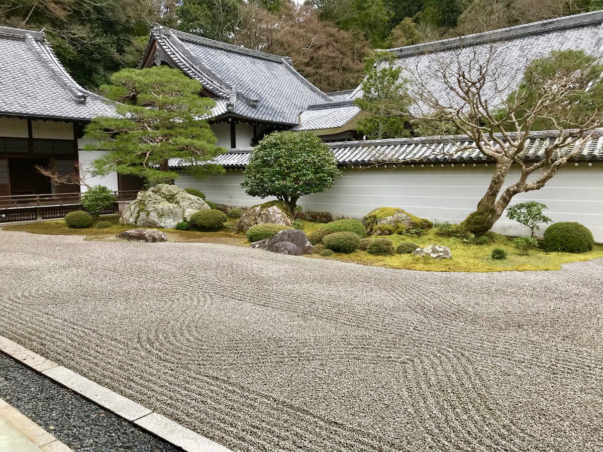 ExRUBKanzlerin's tweet image. So viel Repräsentation... da tat der Besuch eines Zen-Gartens gut #LostInSpace #wowarichwann #toomanypeople