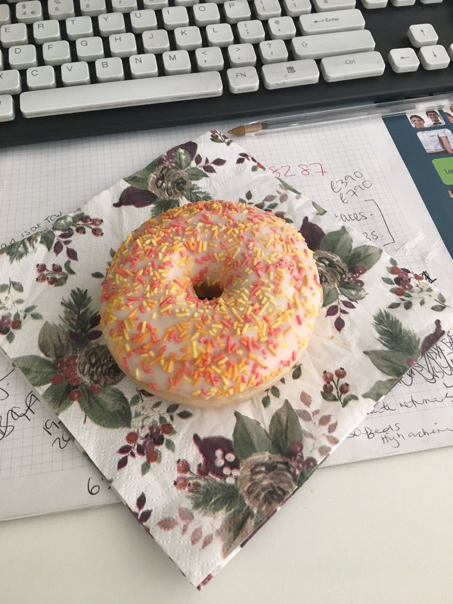 kellyhog's tweet image. I wonder why I have gained weight since I started this job 🐷👀 #donutfordays #lovemycolleaguestho #alwayssnacking