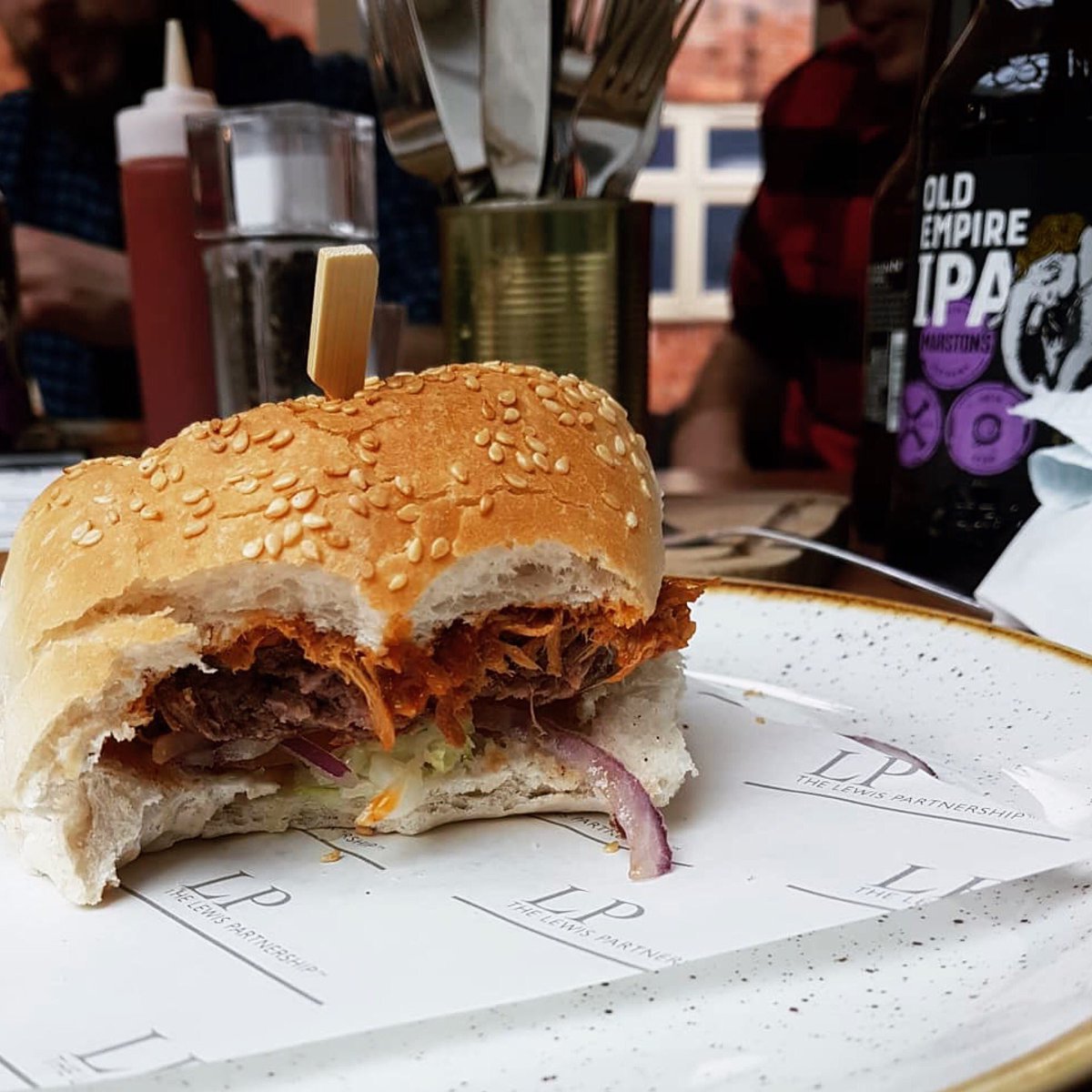thebeargrill's tweet photo. Bottomless Burgers &amp; Booze - Sunday 1st April - £25 per person. Get your tickets 👉 https://t.co/Zm62MdOc6G 🥂🍻🍔 #TheBearGrill #Stafford #WDYT #BeMoreBear #BottomlessBurgersAndBooze #Prosecco #Burgers #Beer https://t.co/1934yMBGH0