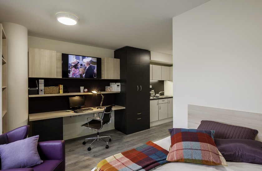 DowningLondon1's tweet photo. At The Lyra there are no unexpected costs… your rent covers all bills, WiFi and contents insurance too! https://t.co/JKQXVGm2yE https://t.co/OYfrM98okW