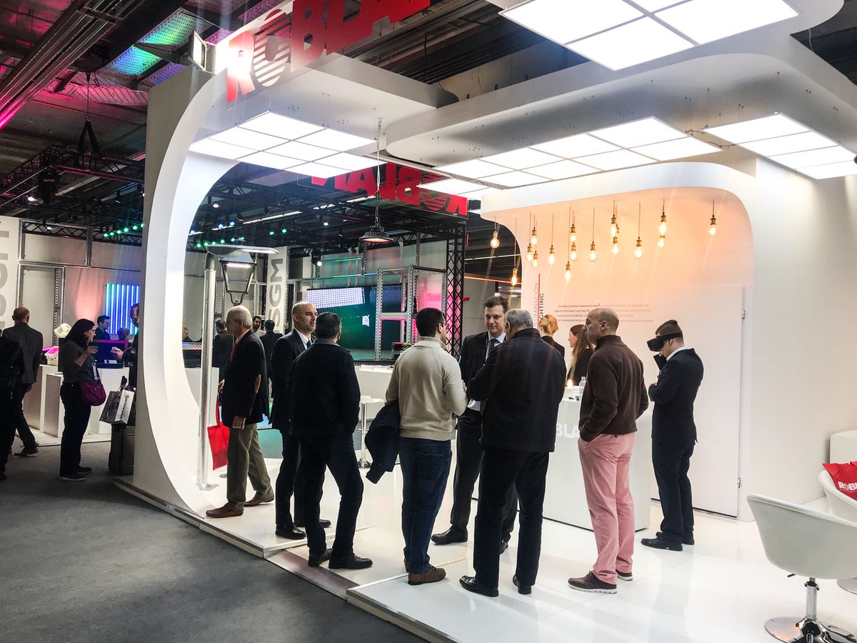 Roblan_EU's tweet photo. ¡Vamos a por el quinto día! Muchos son los que se acercan hasta nuestro stand de #LightBuilding2018 para conocer las últimas novedades en #iluminación #LED. Y vosotros ¿a qué esperáis? 💡 #Frankfurt #lightbuilding #lighting #ROBLAN @Light_Building https://t.co/gFzRfacEa2
