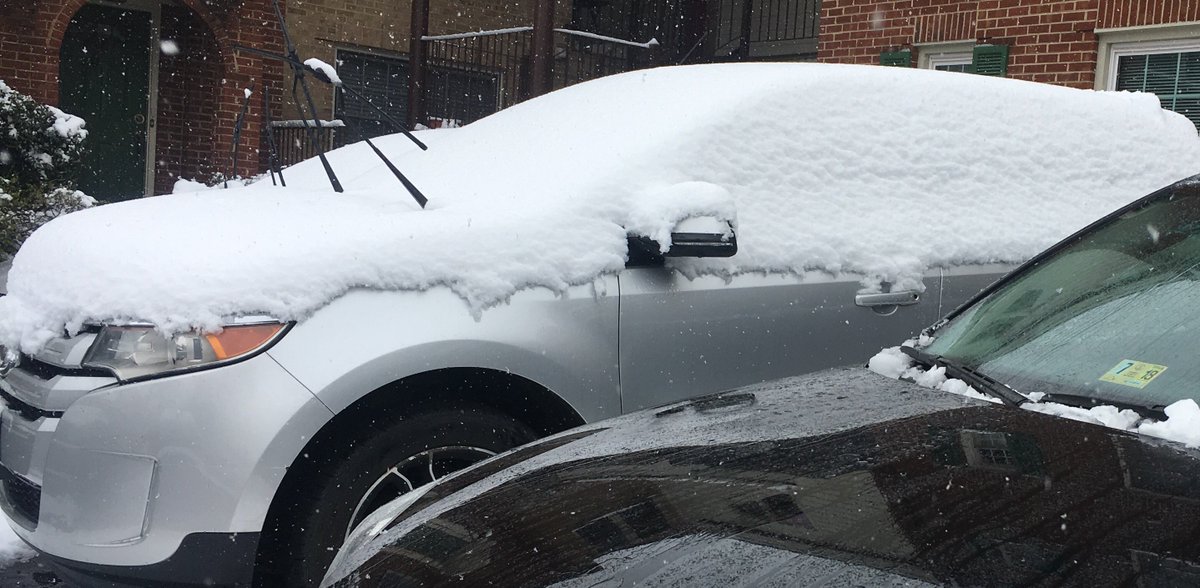 FairfaxCountyPD's tweet photo. Don’t be that driver with sheets of ice flying off your car. It’s dangerous. Yes, we can pull you over for it. Remember to clear snow from your entire car before getting on the road. This includes your license plates and roof. Your fellow drivers thank you in advance. https://t.co/iutBmCHSXK