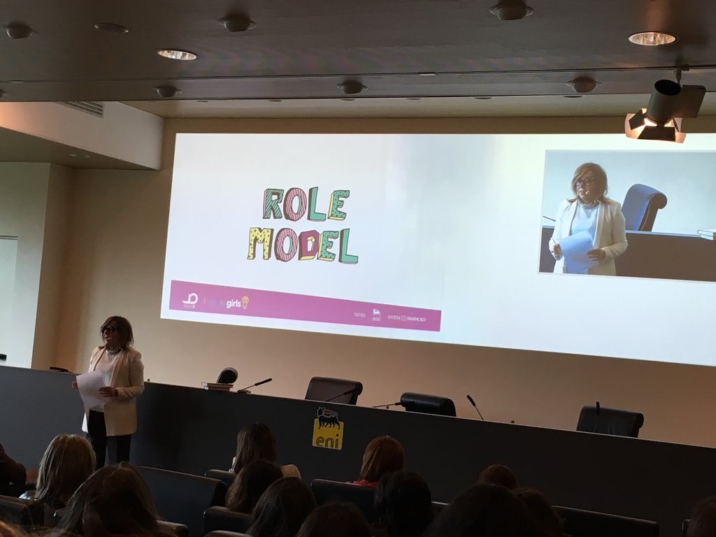 BettinaGiordani's tweet photo. @ValoreD @eni @intesasanpaolo @realtimetvit #InspirinGirls @ValoreD grazie per le storie incredibili di #donne credibili. Non solo per  ragazze ma anche per donne che ogni giorno cercano la via https://t.co/vqQtA5r3kc