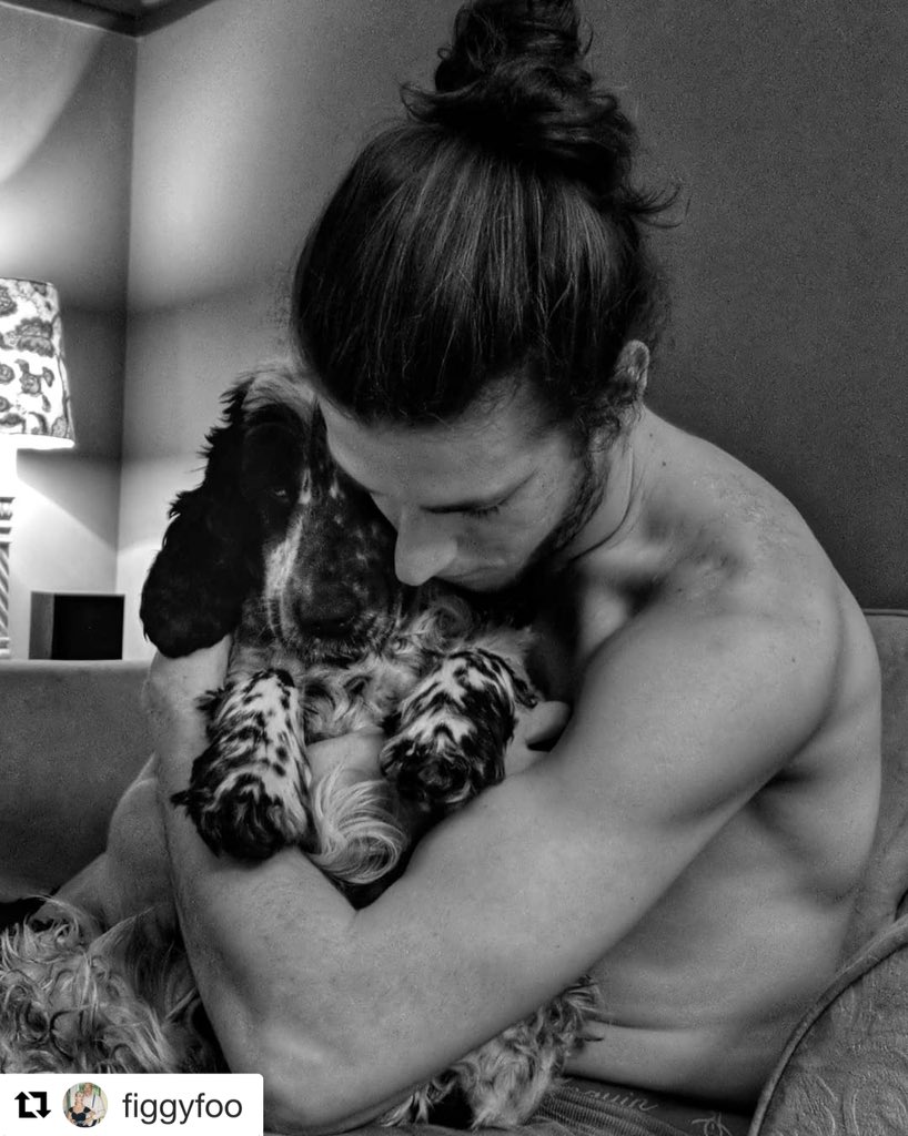 sanshui596's tweet photo. #Photocredit #figgyfoo Joe with Flick. #joe #flick #joewithdog #happydog #spaniel #blackandwhitephotography #blackandwhitephoto #blackandwhitespaniel #blackandwhitedog #divadog #dogdiva #pamperedpooch #pooch #flickyfloo #lovedogs #dogsarelove #dogslife #doglovers  #doglover #nyc https://t.co/KTfZYFK0Cq