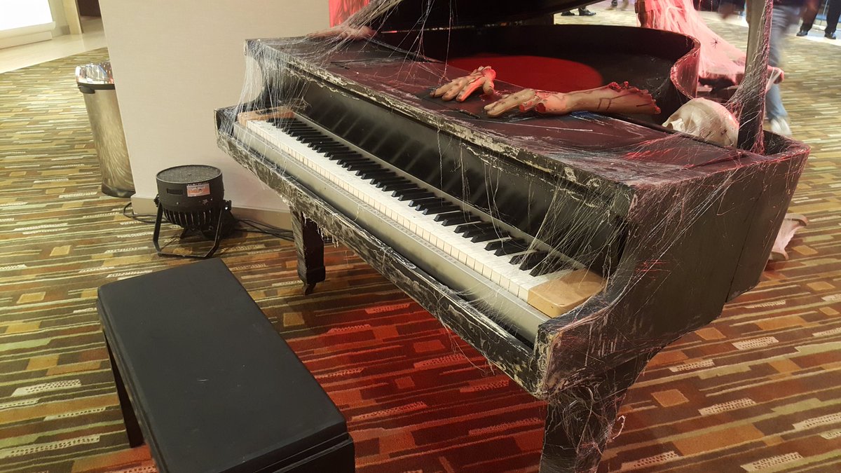 DANURMovie's tweet photo. IT'S ON!!! GALA PREMIERE #DANUR2 : #MADDAH malam ini di @cinema21 Epicentrum Jakarta. Kira-kira, 'dia' akan bermain piano atau tidak? #DANUR2Gentayangan 👻 https://t.co/jfCpUedqRD