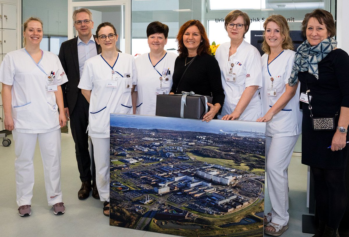 Urinvejskirurgi på <a href="/auhdk/">Aarhus Uni.hospital</a> er netop flyttet ud i det nye hospitalsbyggeri: Afdelingen siger tak til de urologiske afdelinger på @HospitalsenhedM og @HospitalVest og akutafdelingerne i <a href="/Region_Midt/">Region Midtjylland</a> , som har hjulpet med at tage patienter i de hektiske flyttedage #sundpol #sundhed