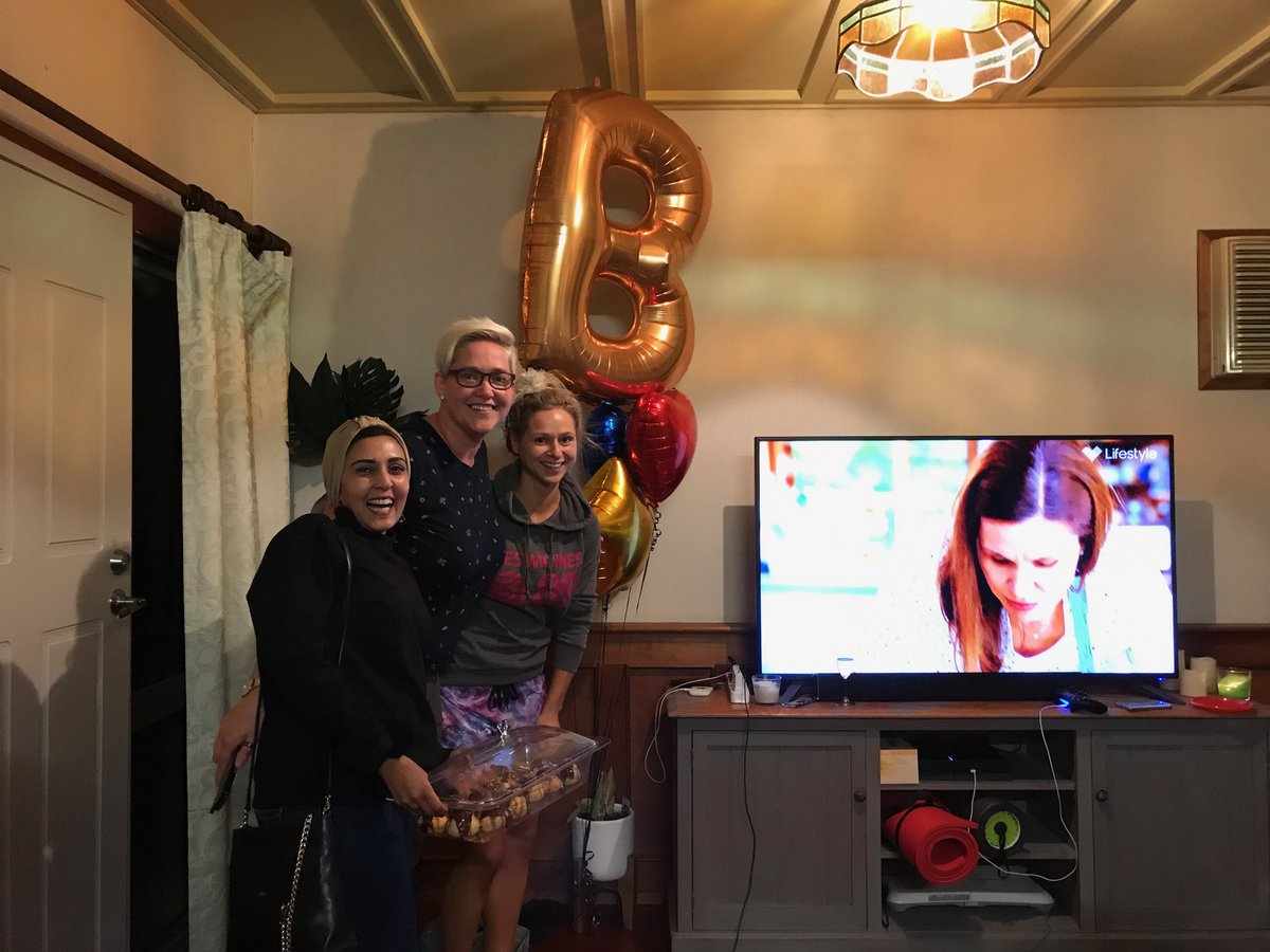 Barbalicious2's tweet image. Chilling with my girls tonight xo