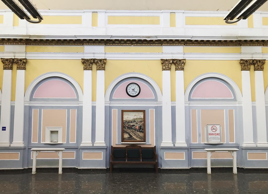 visit_izmir's tweet photo. The Alsancak Station feels like a Wes Anderson movie with its pastel colors and vintage athmosphere from the 1800’s.. ⌛️🎞📺 
#Alsancak
#Visitİzmir
https://t.co/hZFgHaX4ti
Photo by 📸: urbansafarizmir on Instagram https://t.co/iCPqNVvtgQ