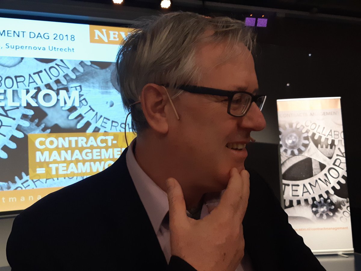 TonvGeijlswijk's tweet photo. @CaseyTaz klaar voor zijn keynote #CMdag18 https://t.co/wwLuEGsOjk