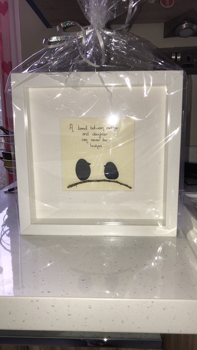 Sticksnstonesty's tweet photo. Some of our beautiful handmade frames requested by one of our customers!! Dm us if you want to make your own customized order☺️ https://t.co/YqpkipicPc