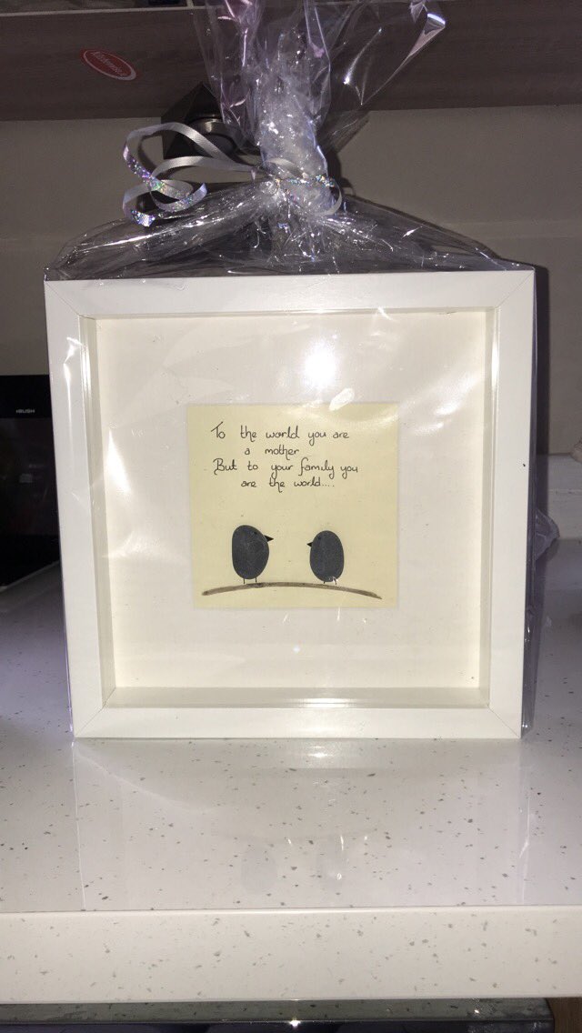 Sticksnstonesty's tweet photo. Some of our beautiful handmade frames requested by one of our customers!! Dm us if you want to make your own customized order☺️ https://t.co/YqpkipicPc