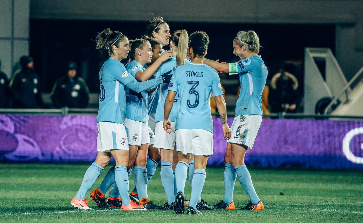 stephhoughton2's tweet photo. Taking a 2-0 lead to Sweden next week! Finally back playing at home and a huge welcome back to @TesselMiddag ⚽️🙌🏻 #1/4Final #UWCL #Jobnotfinishedyet https://t.co/YKX2Slxoph