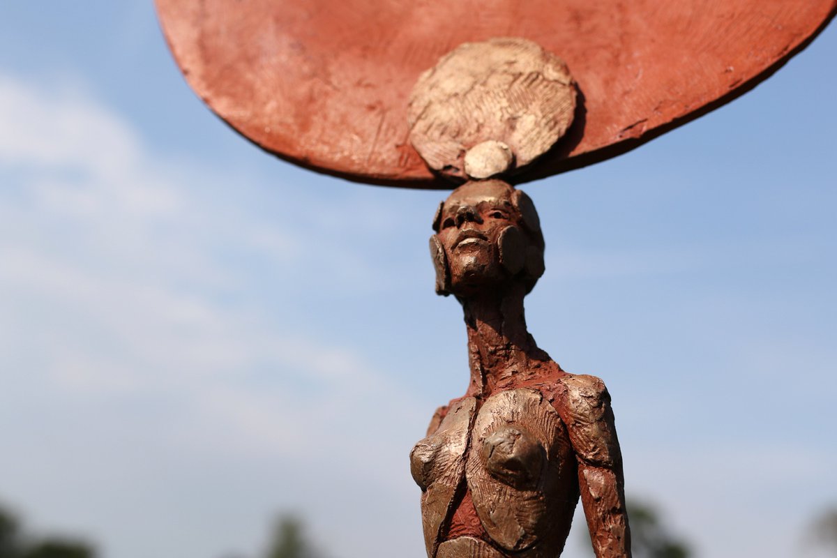 very happy to be taking my sculpture to <a href="/KingswestonHse/">Kings Weston House</a> tomorrow for 
G&amp;F Couture Fashion Show <a href="/stylistSFW/">Sue Fyfe-Williams</a> to raise money for @bloodwise_sw @Bloodwise_SE ow.ly/FFHV30isDwO