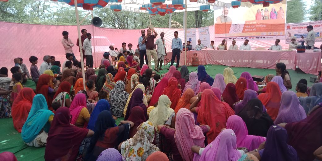 PankajHpcl's tweet image. PM LPG Panchayat conducted on 22nd March at Vill: Gudla, Bhilwara, Rajasthan , in presence of 150 people including 130 female @HPCL @PMUjjwalaYojana @ajitsingh1961 @MustyalwarShyam @AshutoshJindal @Rg03Goel @Sunjay_HPCL