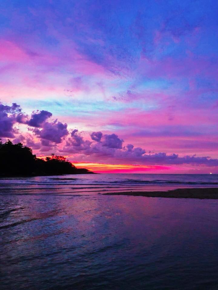 Neon pink skies really do exist 💕 #darwin #ntaustralia @AusOutbackNT <a href="/Australia/">Australia</a>