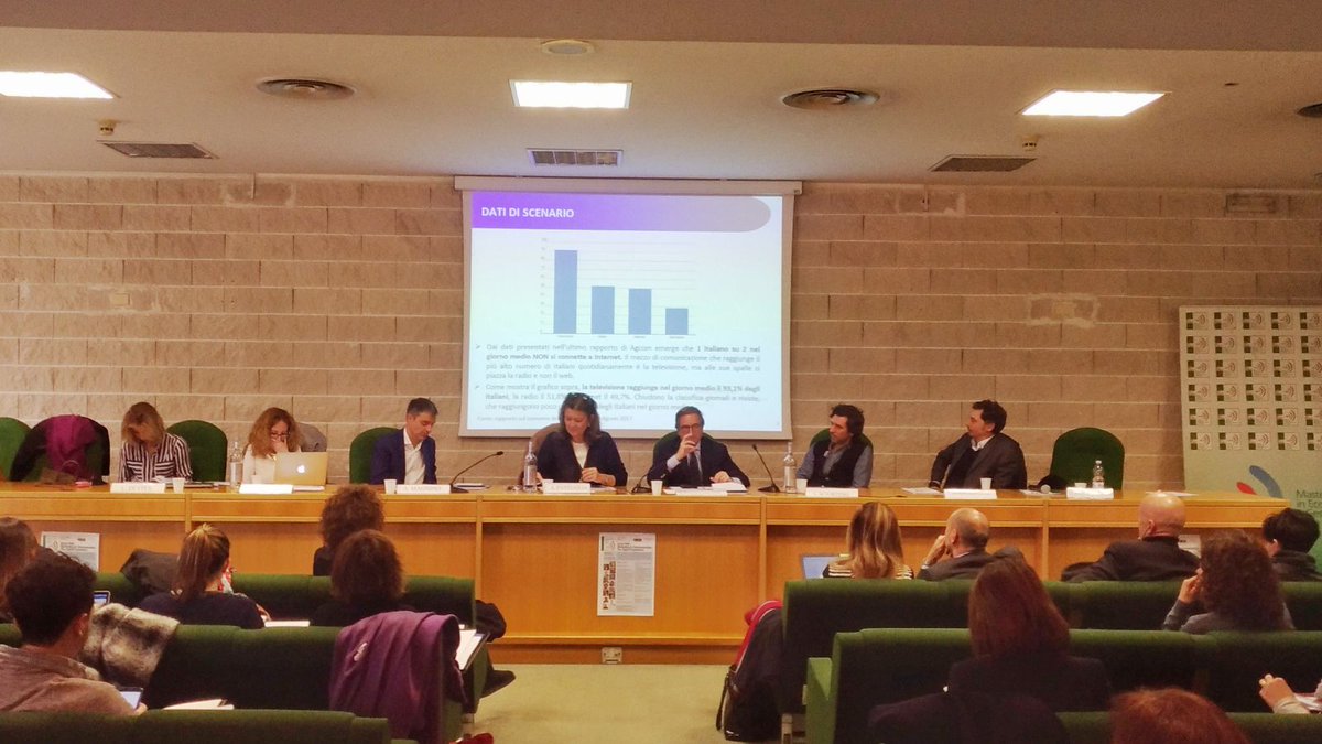 Comunica_Media's tweet photo. "Oggi in media, in #Italia, si connette una persona su due ad #internet. Necessario per i #brand mantenere un giusto #marketingmix tra old e new media; una strategia comunicativa efficace mette insieme elementi diversi." - @RRV1960 di Ferrero al #WMC2018 https://t.co/SdD0WNvEBv
