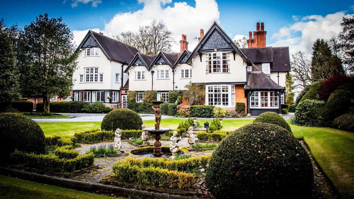 Our Wedding Open Evening is from 5pm until 8pm tonight! Pop down and have a glass of Prosecco with our wedding team to discuss your special day! #knutsford #cheshire #weddingvenue