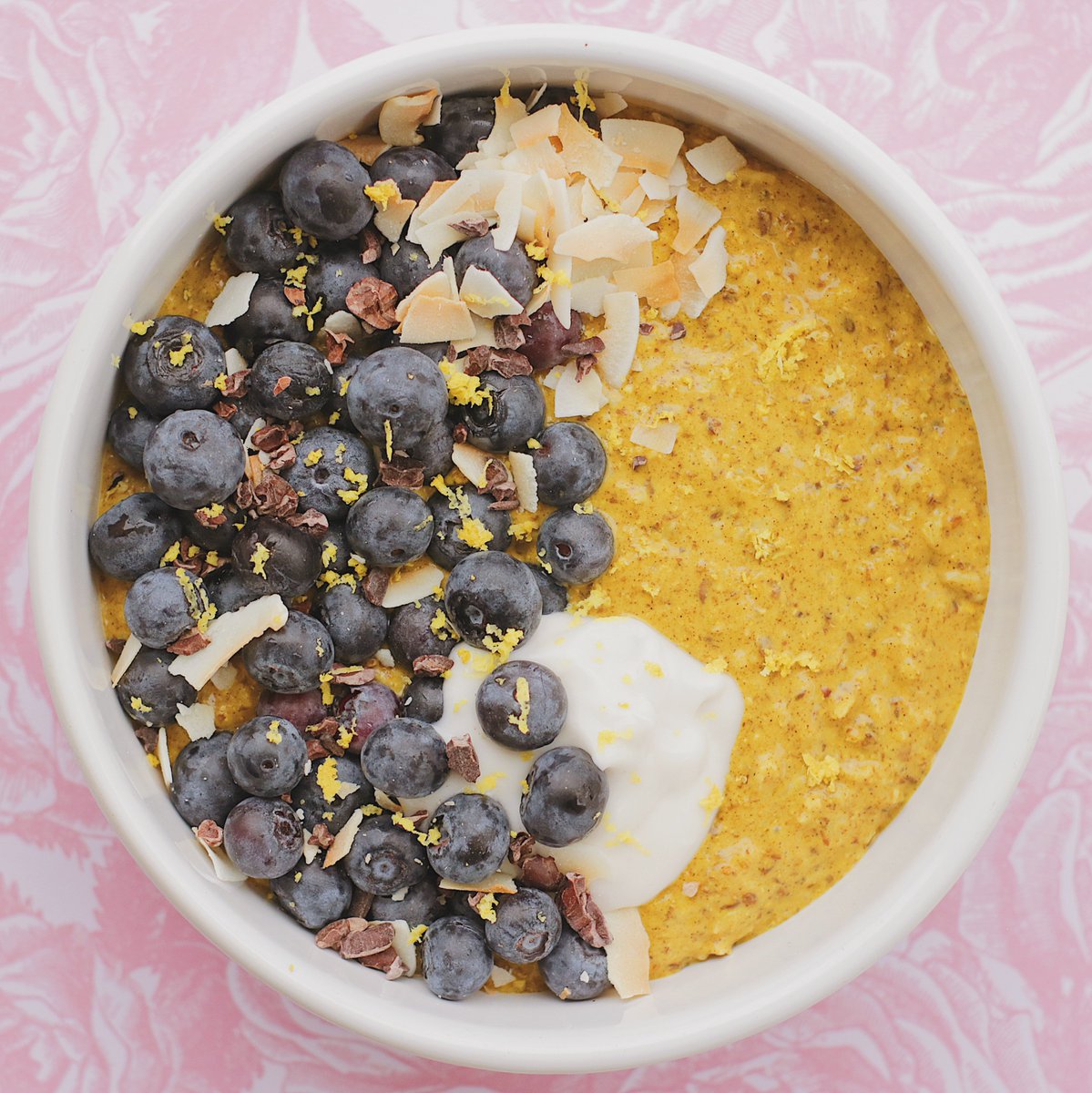 TheHSPblog's tweet image. Turmeric has so many health benefits, but if you’ve ever tried “sneaking” it into your favourite foods, you will find it is a pretty hard spice to hide… 😝

But I figured out how!!

Check out my Lemon Blueberry Turmeric Oatmeal recipe! 🍋wp.me/p8hBCx-oE

#turmeric