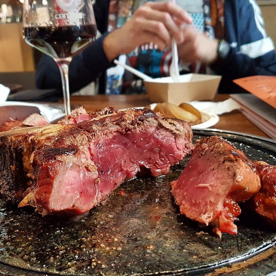 OutfoodI's tweet photo. #Firenze è ricca di opere d'arte come questa! https://t.co/c2N1fyj4LW https://t.co/VrZ7PXlWeb