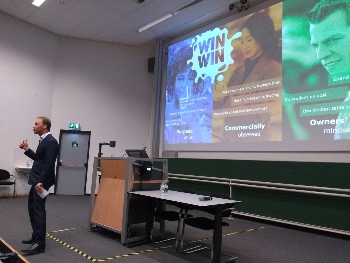 g_vanderspek's tweet image. Dream big - put the goal high and measure your goals and live your purpose @FrieslndCampina , CEO Hein Schumacher #teachingSDGs #responsibleleadership